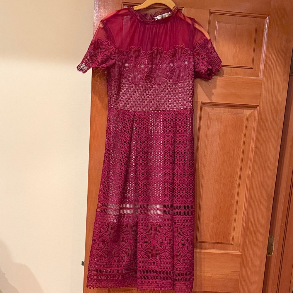 Chic Burgundy Lace Midi Dress